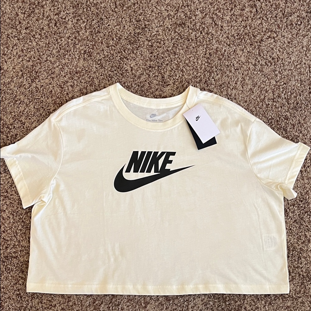 NIKE Crop T-shirt Women’s Size XL NWT